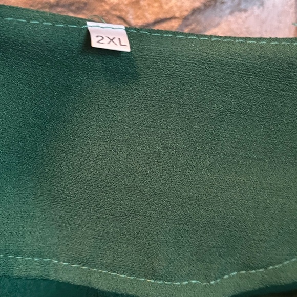 Donated SHEIN short sleeve v neck blouse with self tie belt green 2XL - Picture 7 of 9